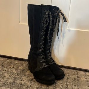 Sorel Joan of Arctic wedge II Lace up boots in excellent condition
